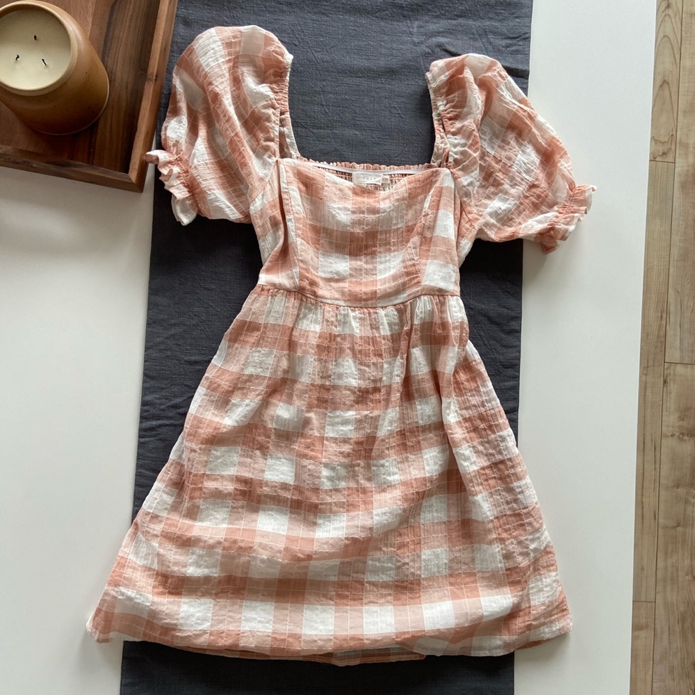 Pink plaid puff sleeve dress